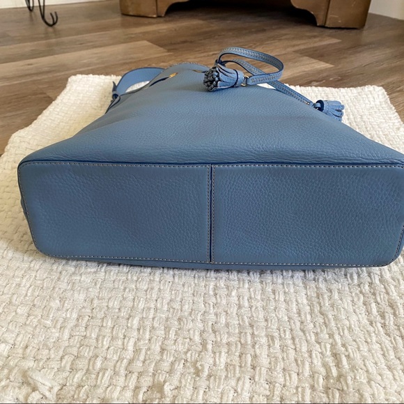 Cole Haan light blue pebble leather hobo bucket single strap crossbody bag - Picture 4 of 10